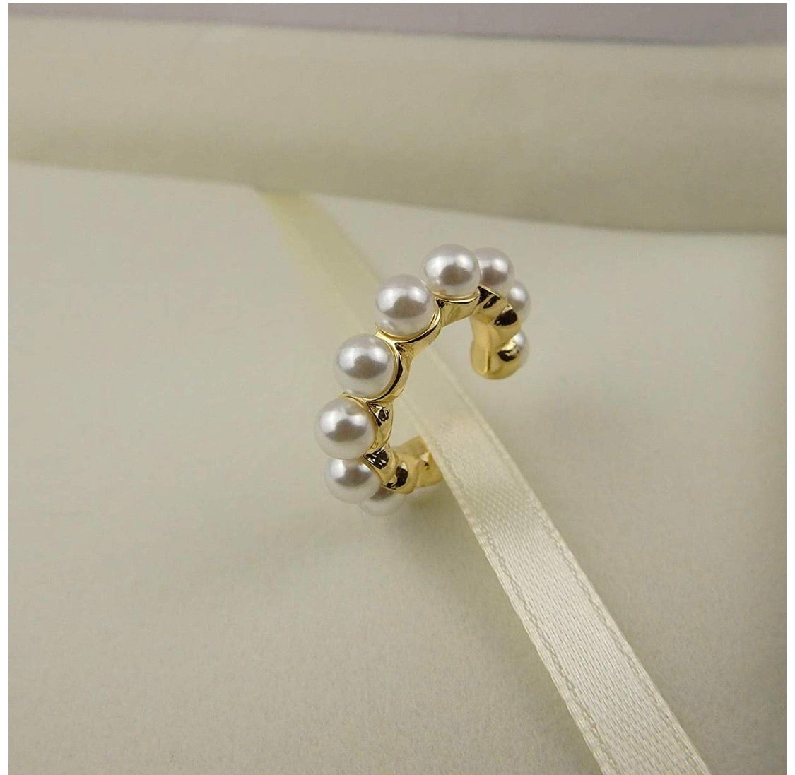 The Multi Pearl Earcuff - no perforation -