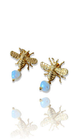 The bee pearls  mini studs