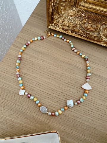Pastels pearls necklace 🤍💙💛♥️❤️💜 -
